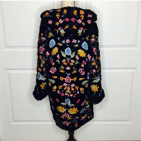 Johnny Was Sona Faux Fur Coat in Black, Size Large - Picture 7 of 13